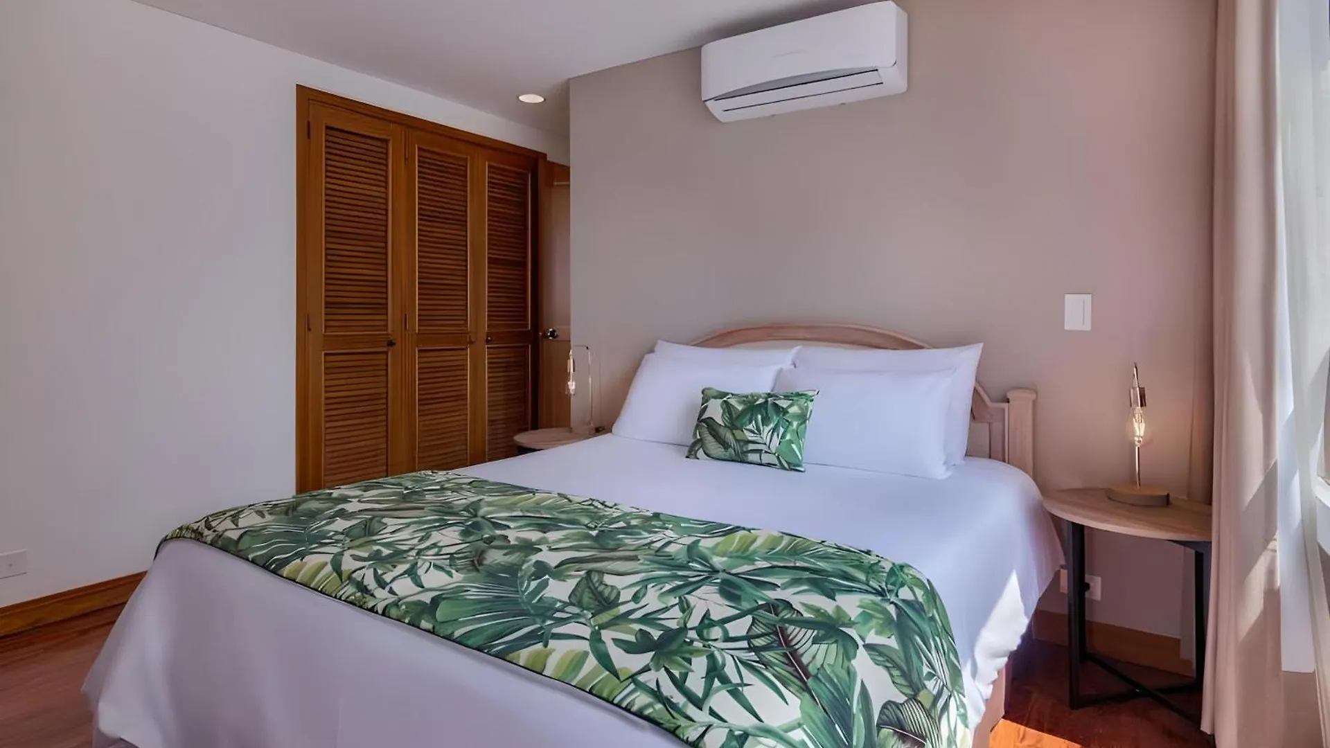 Hotel apartamentowy Alcazar De Oviedo By Ee Hoteles Medellín