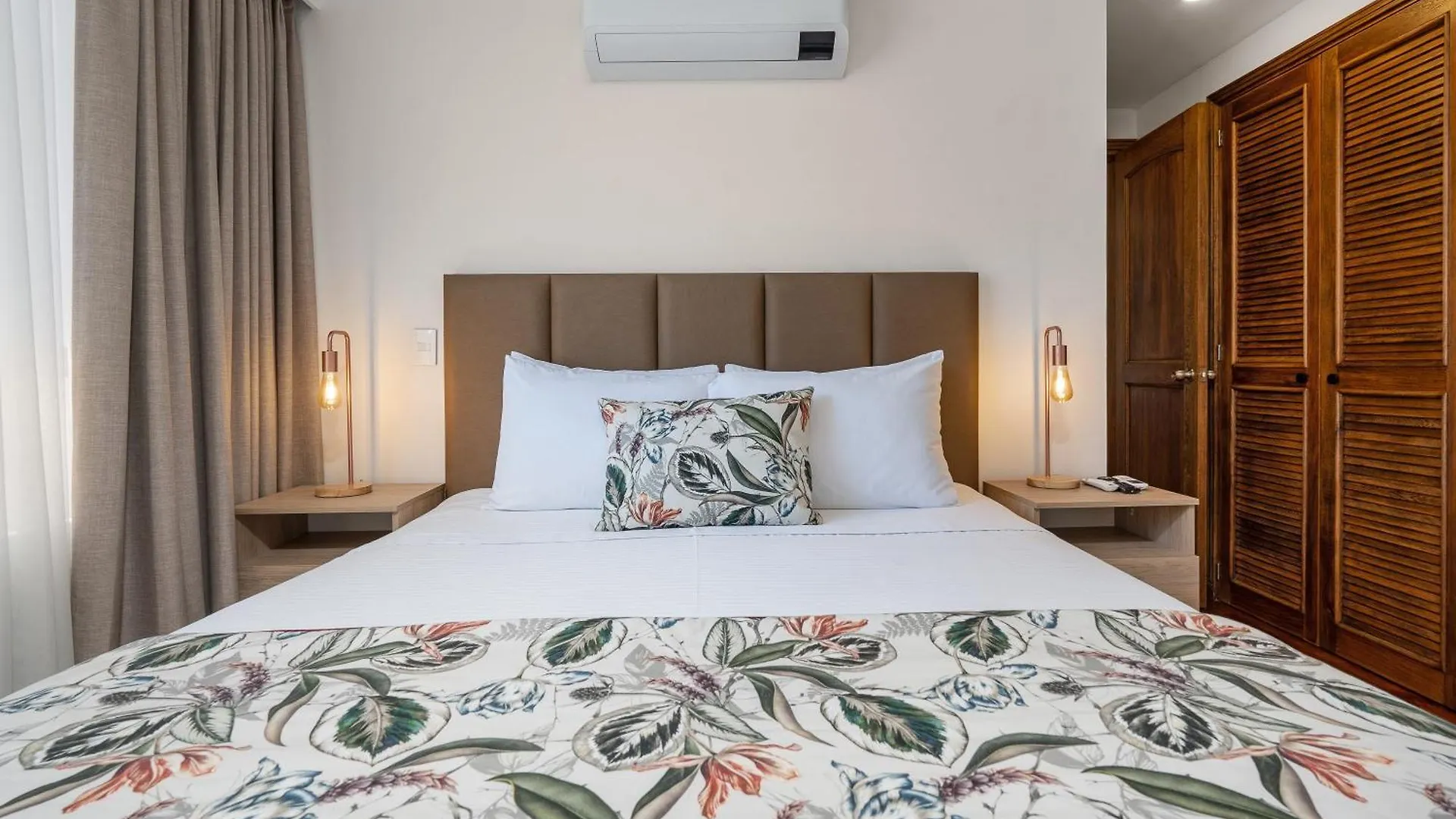 ميديلين Alcazar De Oviedo By Ee Hoteles شقة فندقية