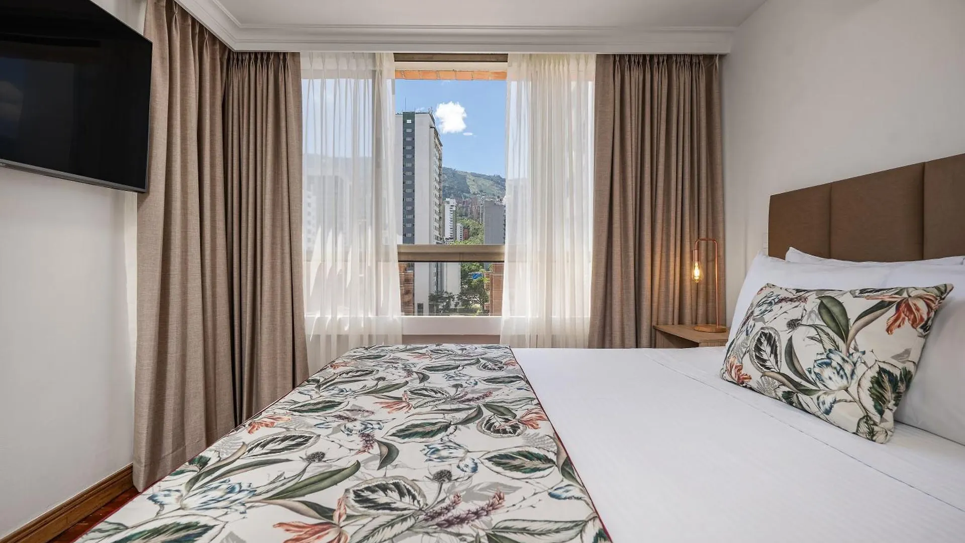 Alcazar De Oviedo By Ee Hoteles Medellín